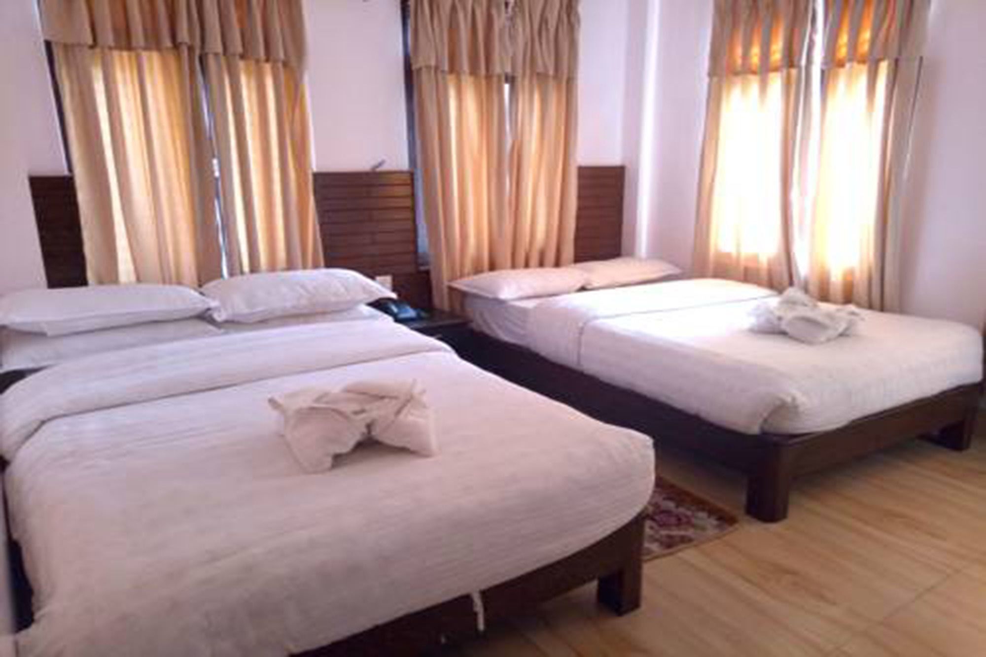 Hotel Alpine Villa Pokhara Eksteriør billede
